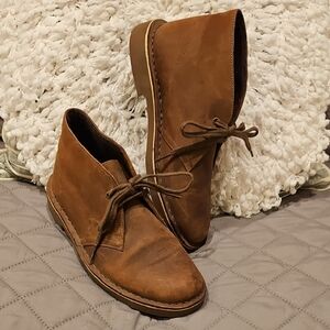 Clarks Brown Suede Chukka Boots with Classic Design and Simple Lacing